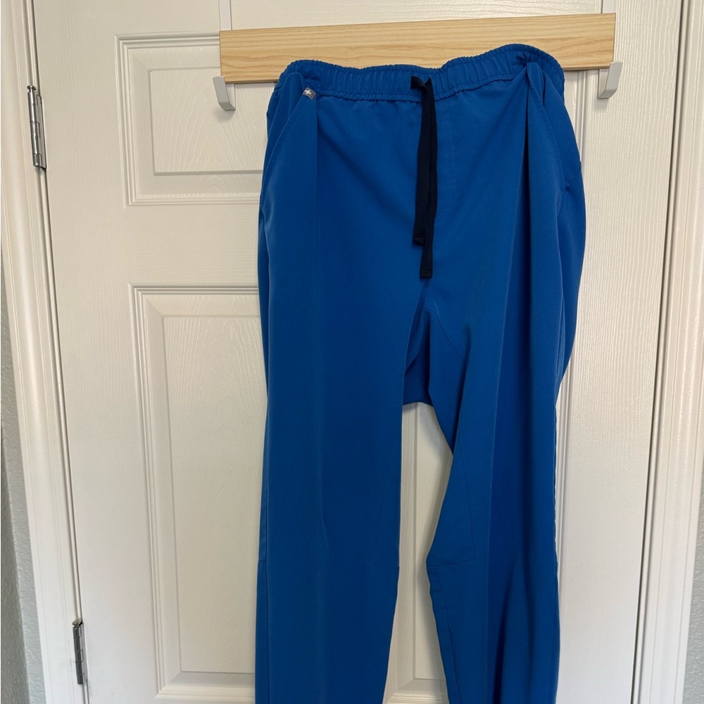 Figs Men’s Royal Blue Scrub Set XL Top/Large Bottoms - Picture 8 of 9